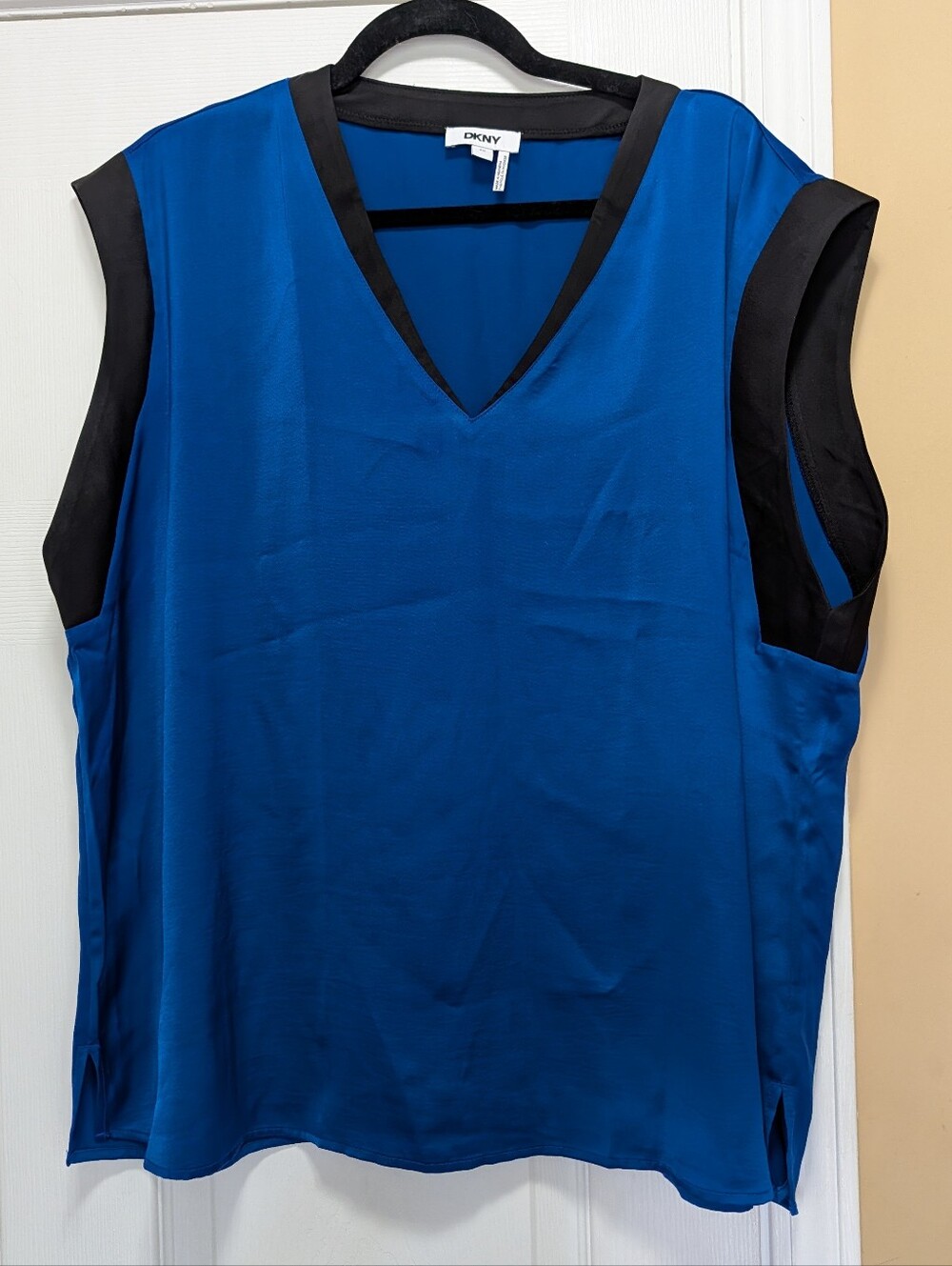 DKNY NWOT Blue And Black Color Block Satiny Blouse V Neck